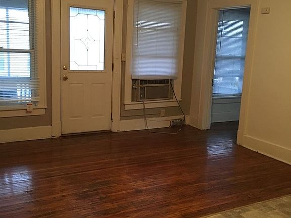 3rd image of 821 Goodhue Blvd APT 5