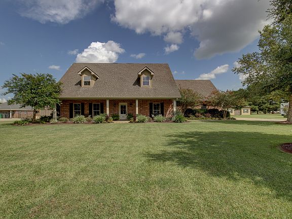 3rd image of 105 Lantana Ct