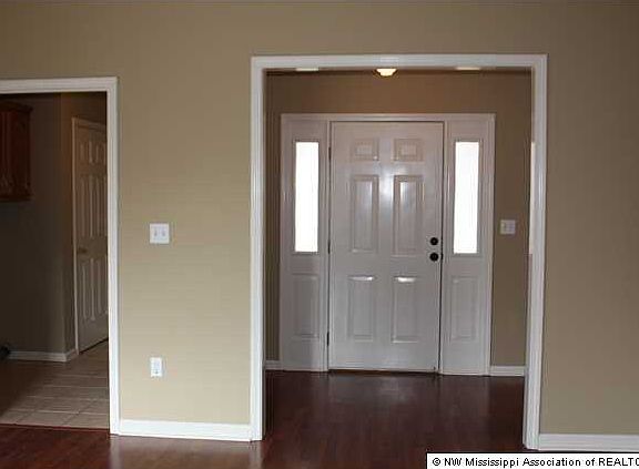 3rd image of 1223 Custer Dr E
