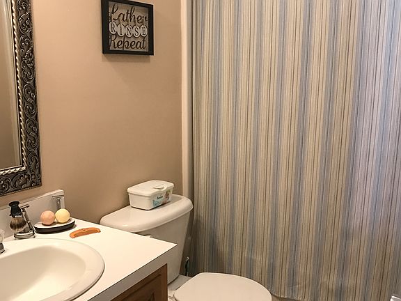 Guest bath - upstairs 