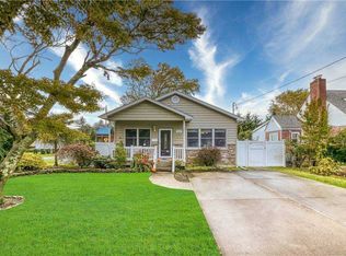 2308 Lansdowne Pl, Merrick, NY 11566