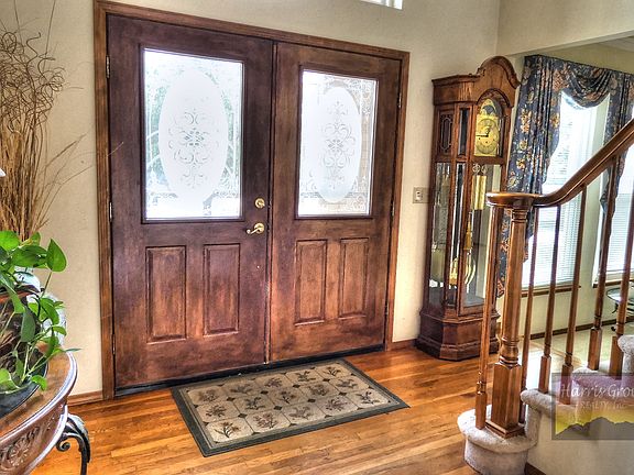 3rd image of 8980 Edgefield Dr