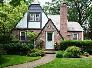 8 Essex Rd, Great Neck, NY 11023