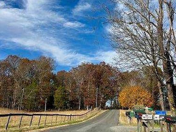 Exterior Neighborhood (street photo)