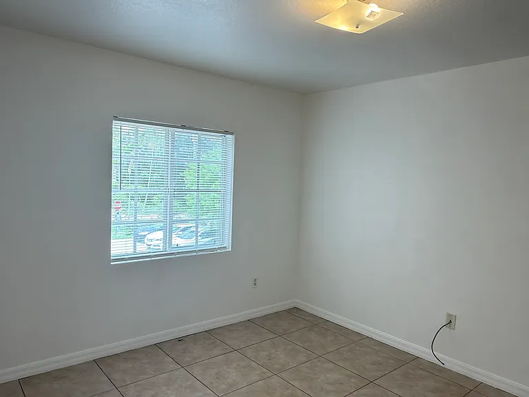 651 SW 9th St #7 — Photo 9