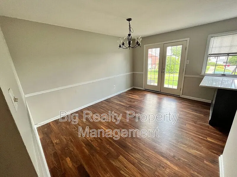 3 bed, 1.5 bath, 1395 sqft, $1,995 — Photo 3