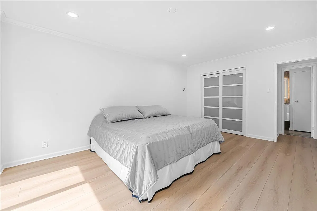 1 bed, 888 sqft, $3,050 — Photo 2