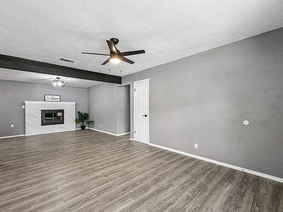5th image of 232 NW Jayellen Ave