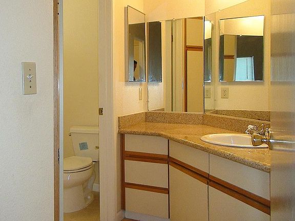 4th image of 1599 Thorncrest Dr