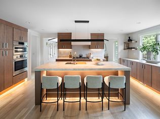 10 Meredith Cir, Needham, MA 02492