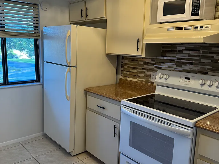 3123 Finsterwald Dr — Photo 2
