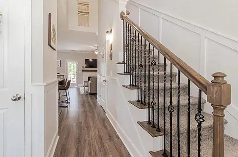 4 bed, 2.5 bath, 2411 sqft, $2,650 — Photo 4