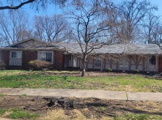 860 Liverpool Dr, Florissant, MO