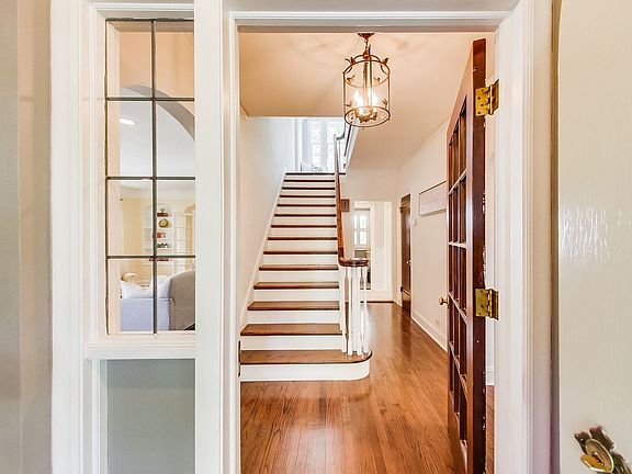 3rd image of 2141 Kenilworth Ave