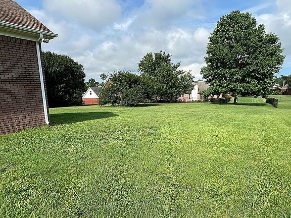 5th image of 21 Jonathan Dr