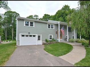 42 Cricklewood Dr, Leicester, MA 01524