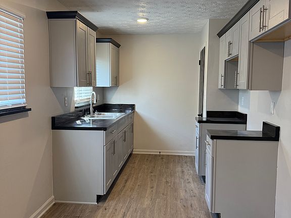 4th image of 2039 Litchfield Ave