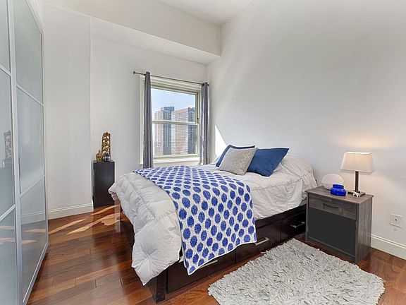 5th image of 88 Greenwich St APT 1711