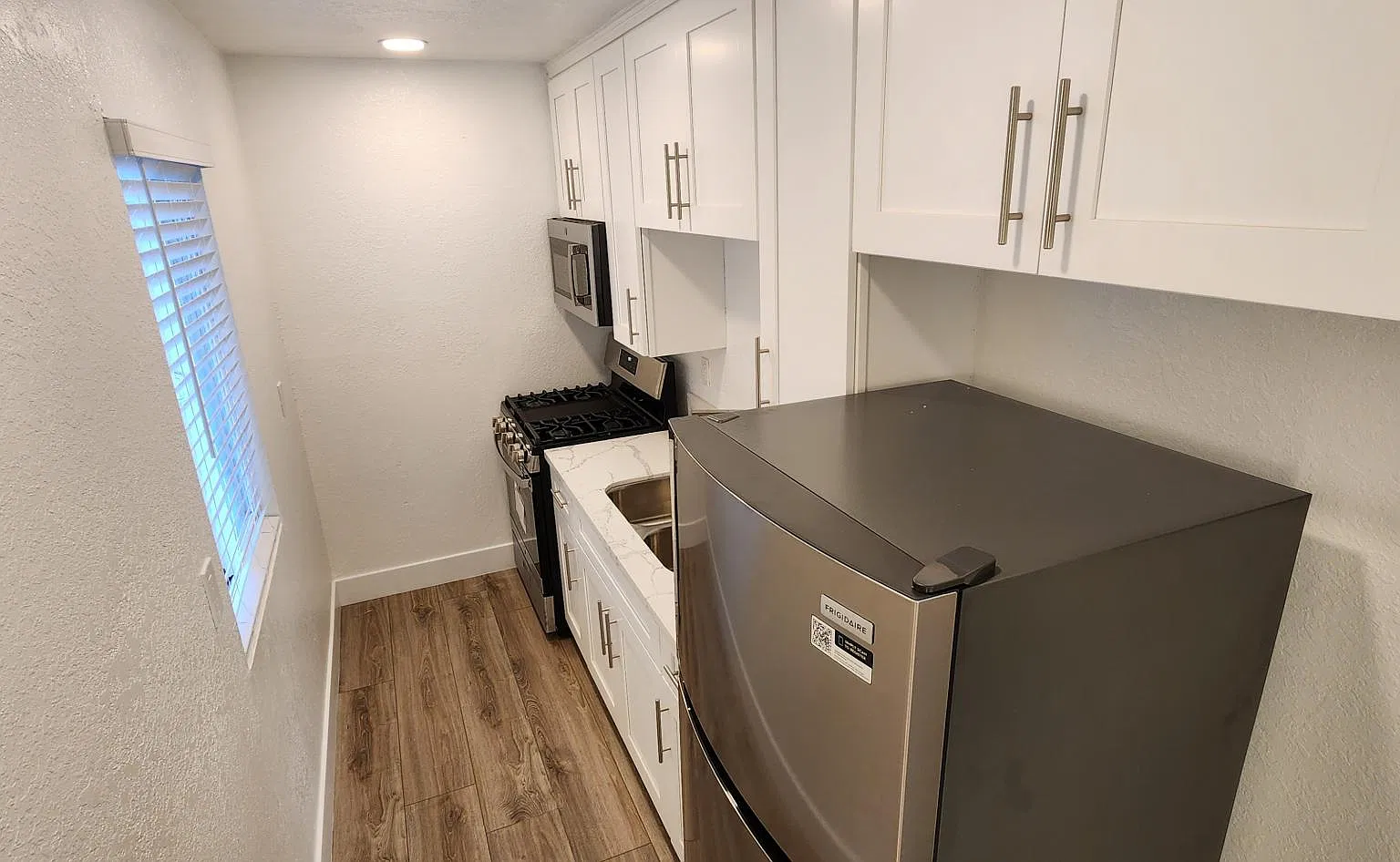 399 Zenith St — Photo 2