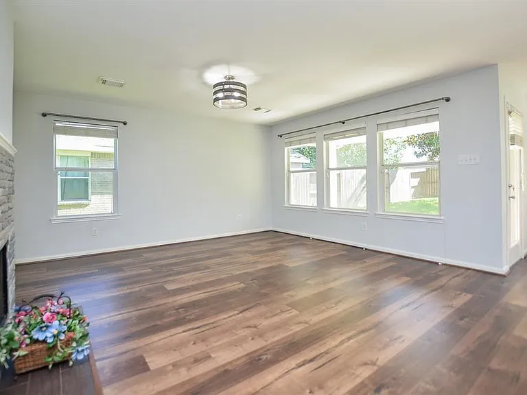 2219 Gable Hollow Ln — Photo 16