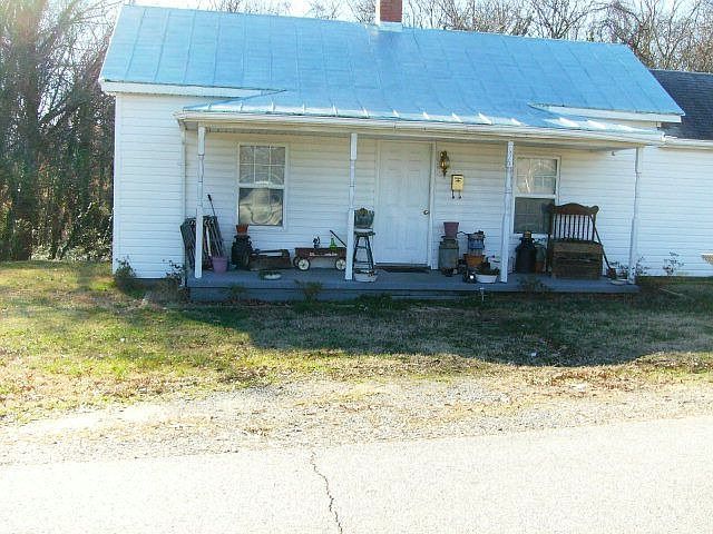 2nd image of 746 Spring St