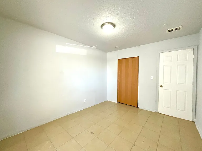 7237 Glen Bay — Photo 24