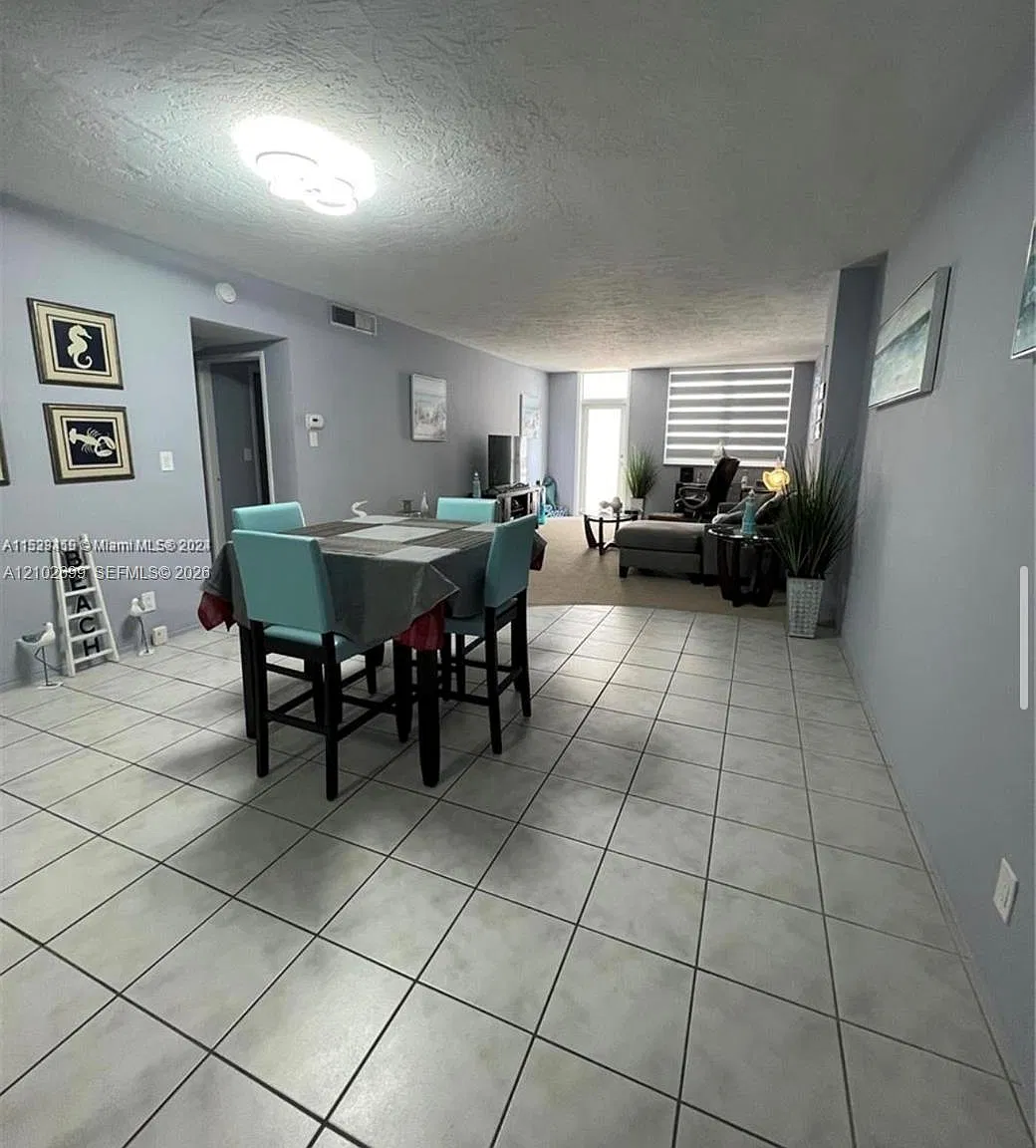 Galt Towers Condo — Photo 4