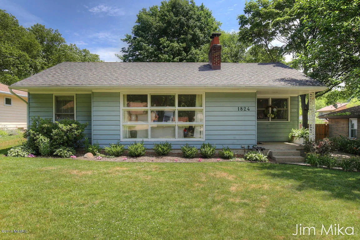 1824 Newton Ave SE photo 1