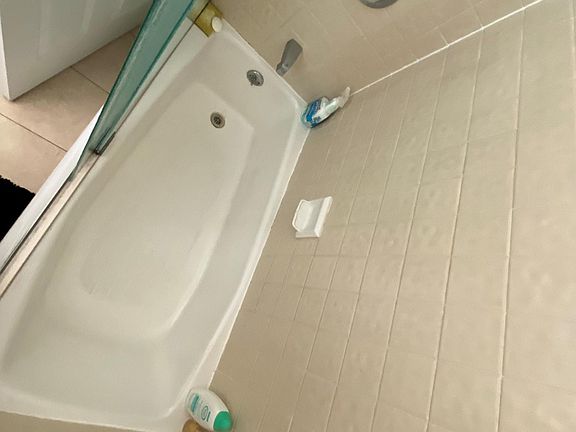 5th image of 2550 Robinson Ave #1