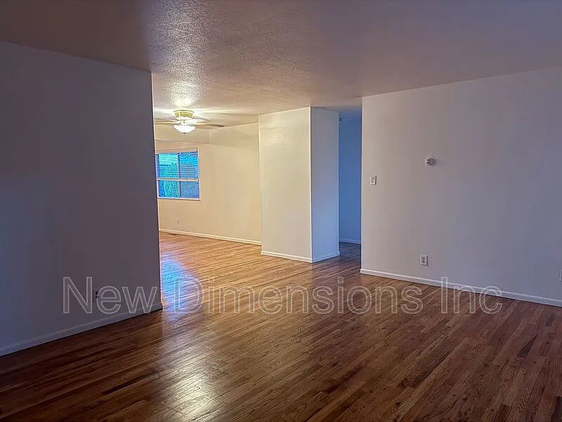 3 bed, 2.0 bath, 1344 sqft, $2,295 — Photo 4
