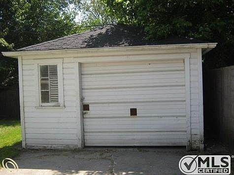 261-898741 Garage.JPG