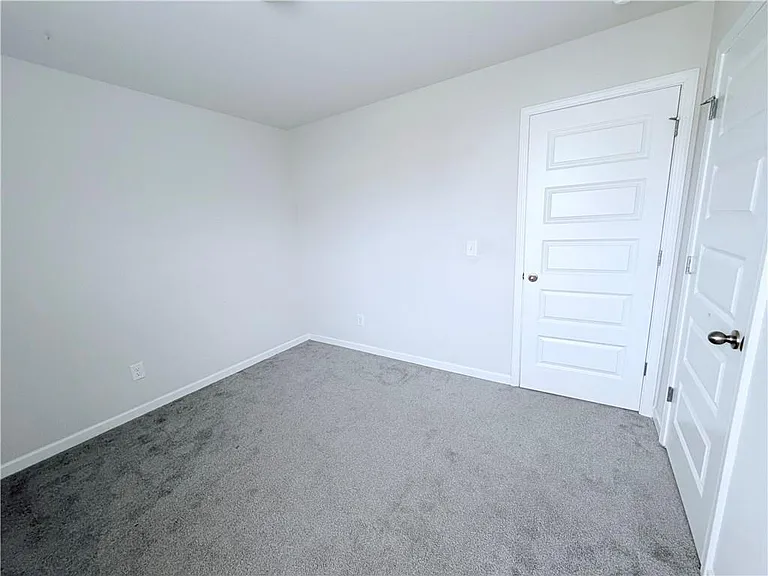 409 McGinnis Cir — Photo 31