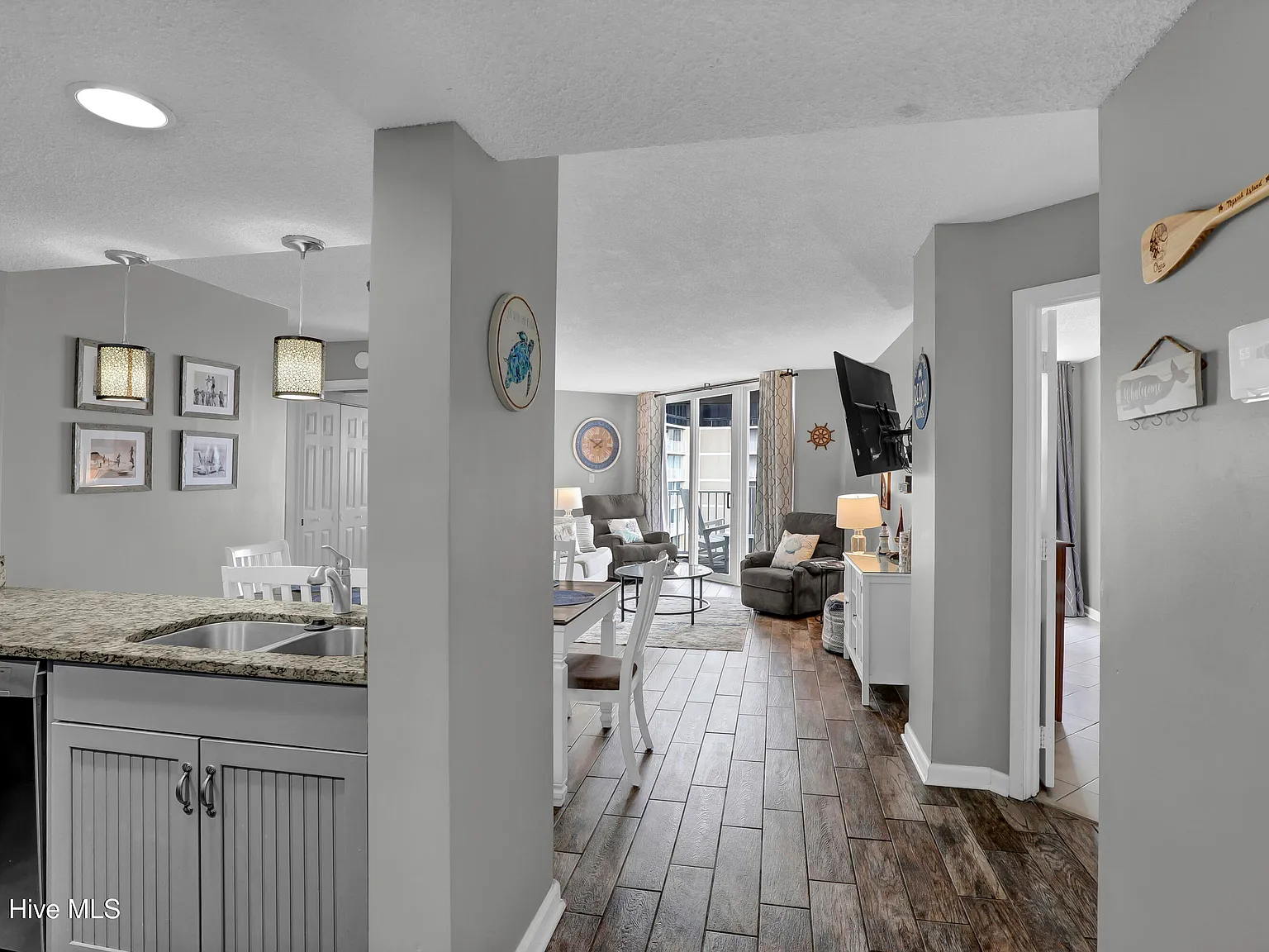 2 bed, 2.0 bath, 1010 sqft, $1,600 — Photo 3