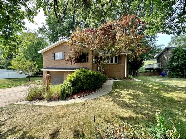 4749 Bowes Ave, West Mifflin, PA 15122