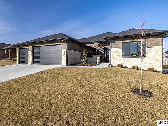 3rd image of 2740 S Creek Rd