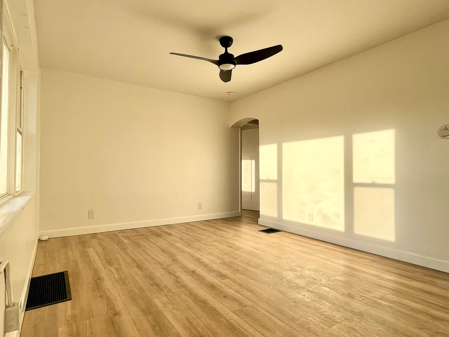 680 Woodbury Ave — Photo 4