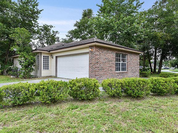 3rd image of 751 Chestnut Oak Dr N