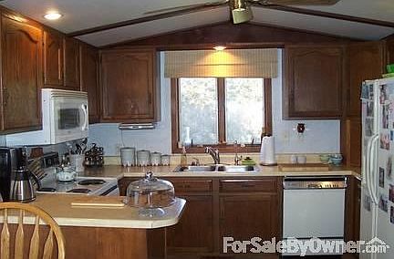 Kitchen
						:
						Bright and functional. Appliances stay