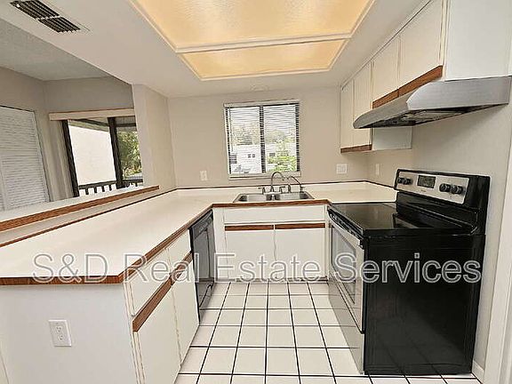 5th image of 1808 Village Ct