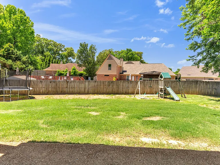 3933 Oak Forest Dr — Photo 27