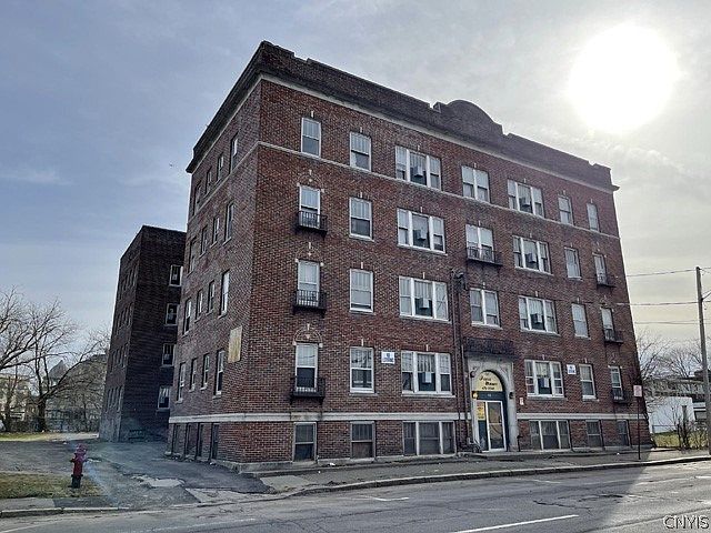 1st image of 153 Seymour St #57