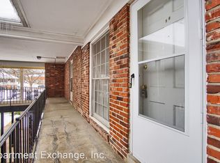 607 Thunderbird Ct APT 5B, Chesterfield, MO 63017