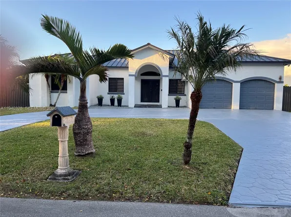 13205 SW 218th Ter, Miami, FL 33170