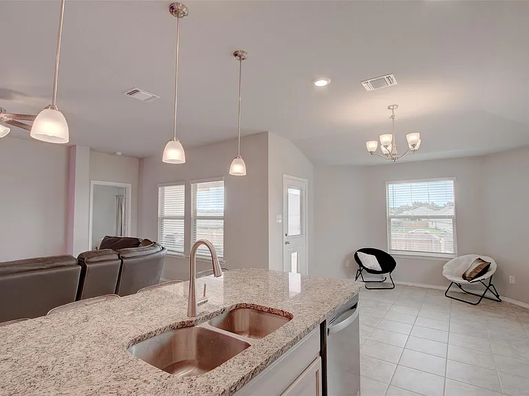 1317 Cesarina St — Photo 9