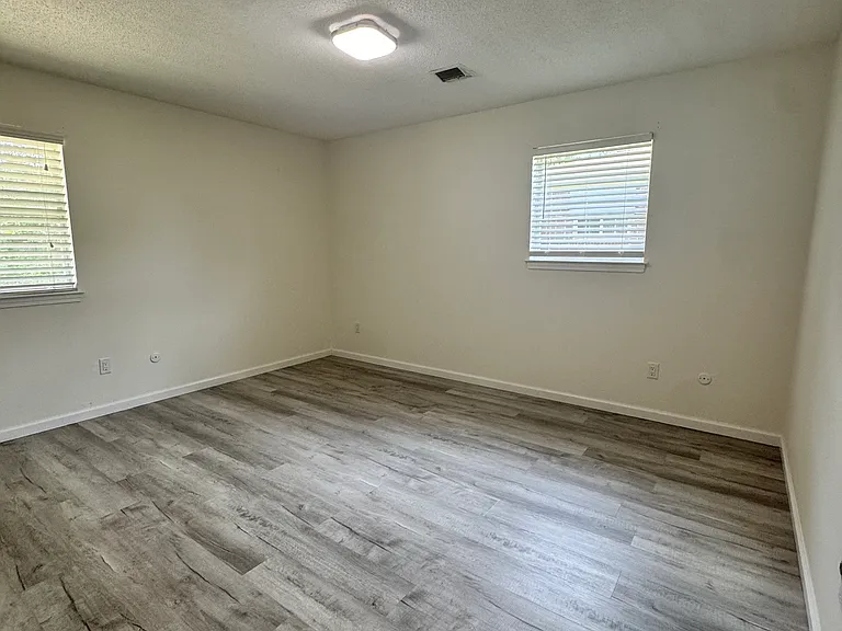 8108 Ridgefield Rd — Photo 15