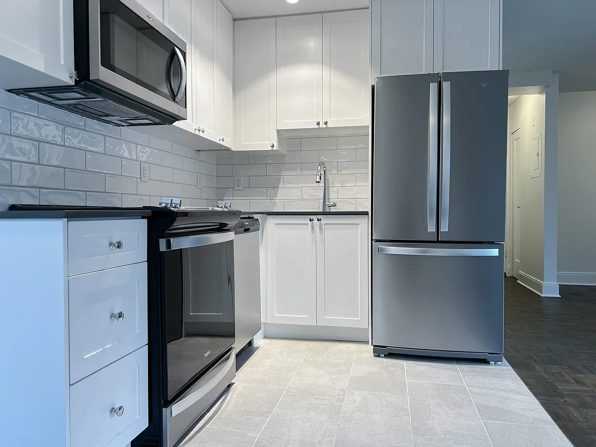 1320 Bute Street — Photo 4