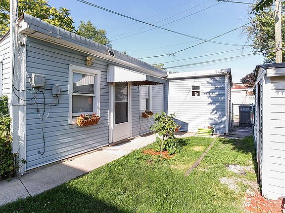 3rd image of 2835 Harvey Ave