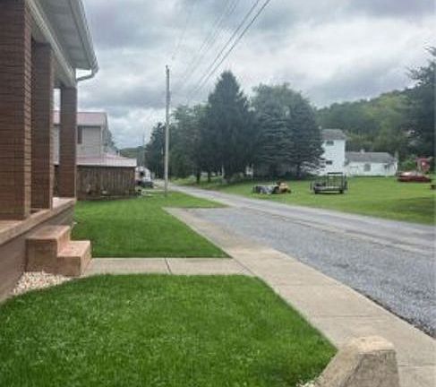 Exterior Neighborhood (street photo)