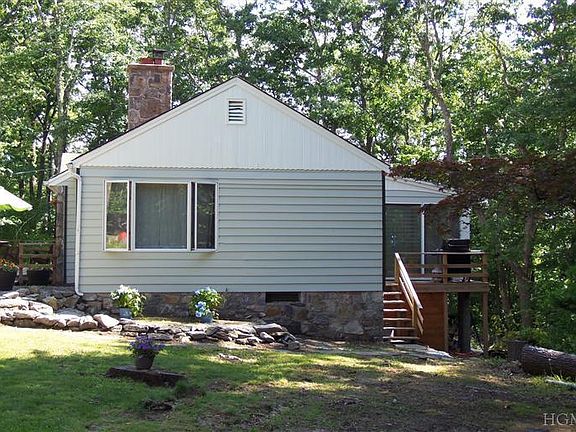 3rd image of 11 Oaklandview Dr