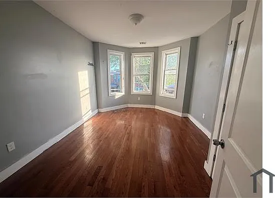 4 bed, $2,000 — Photo 3